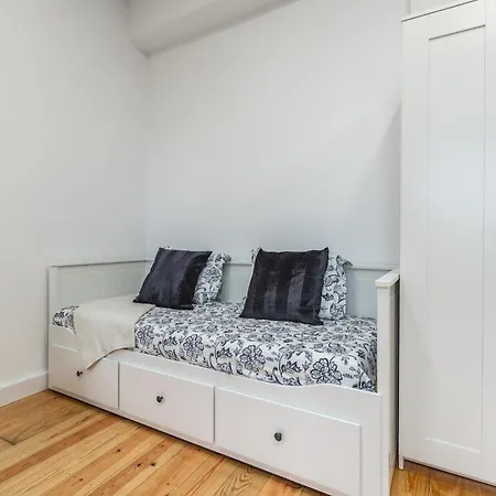 Charming With Rooftop In Apartment Porto