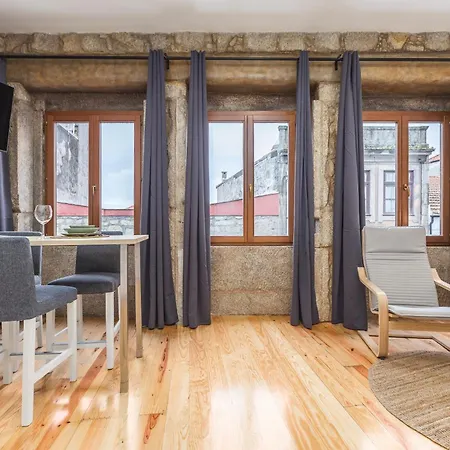 Apartment Charming With Rooftop In Porto
